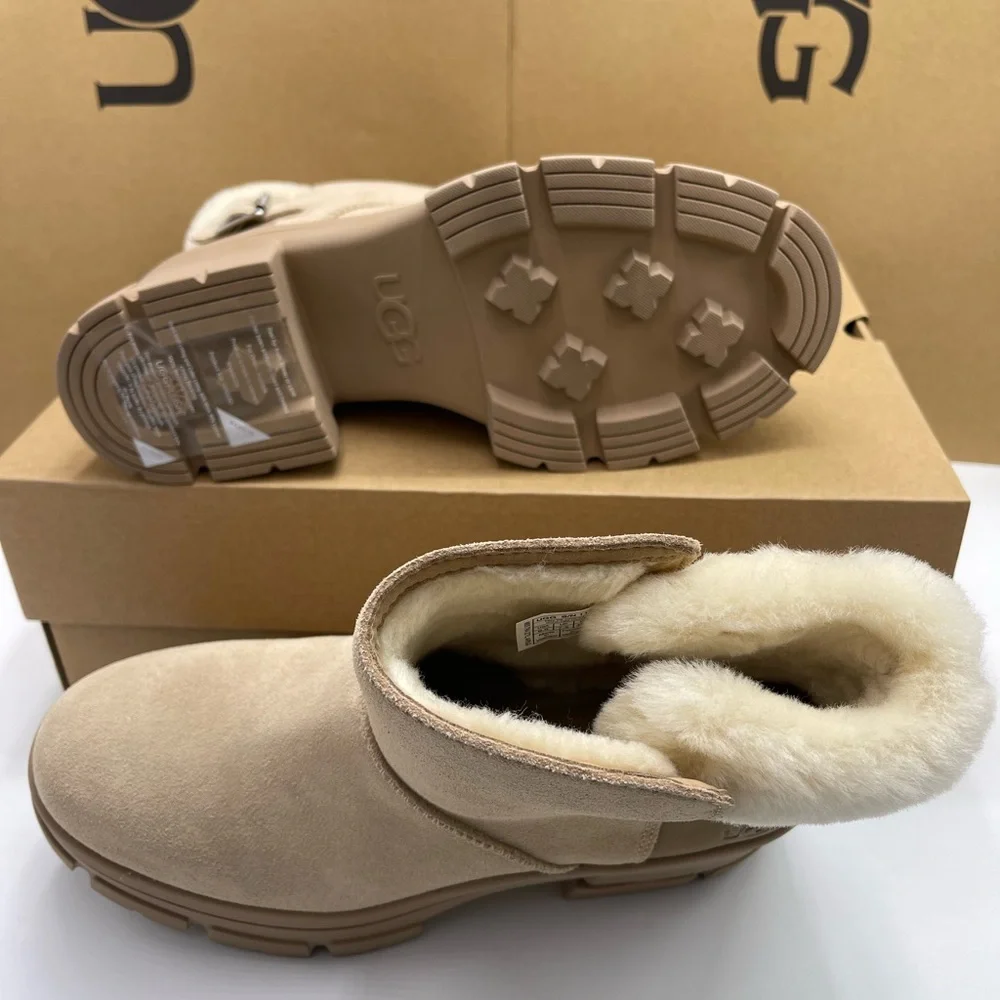 UGG Women's W BROOKLYN BUCKLE PLATFORM HIGH HEELS BOOTS SAND Tan Ankle Boots